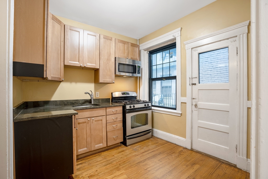 59 Lanark Rd, Boston, Massachusetts, 2 Bedrooms Bedrooms, 3 Rooms Rooms,1 BathroomBathrooms,Residential Lease,For Rent,Lanark Rd,73400637
