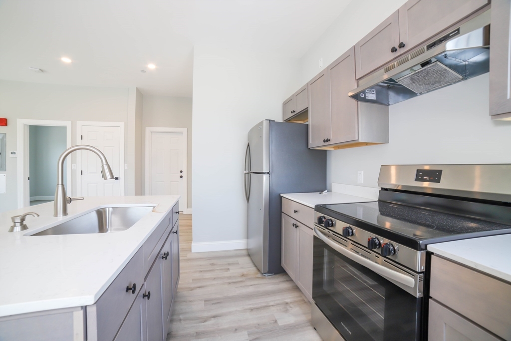 582 Main Street, Shrewsbury, Massachusetts, 1 Bedroom Bedrooms, 2 Rooms Rooms,1 BathroomBathrooms,Residential Lease,For Rent,Main Street,73401098