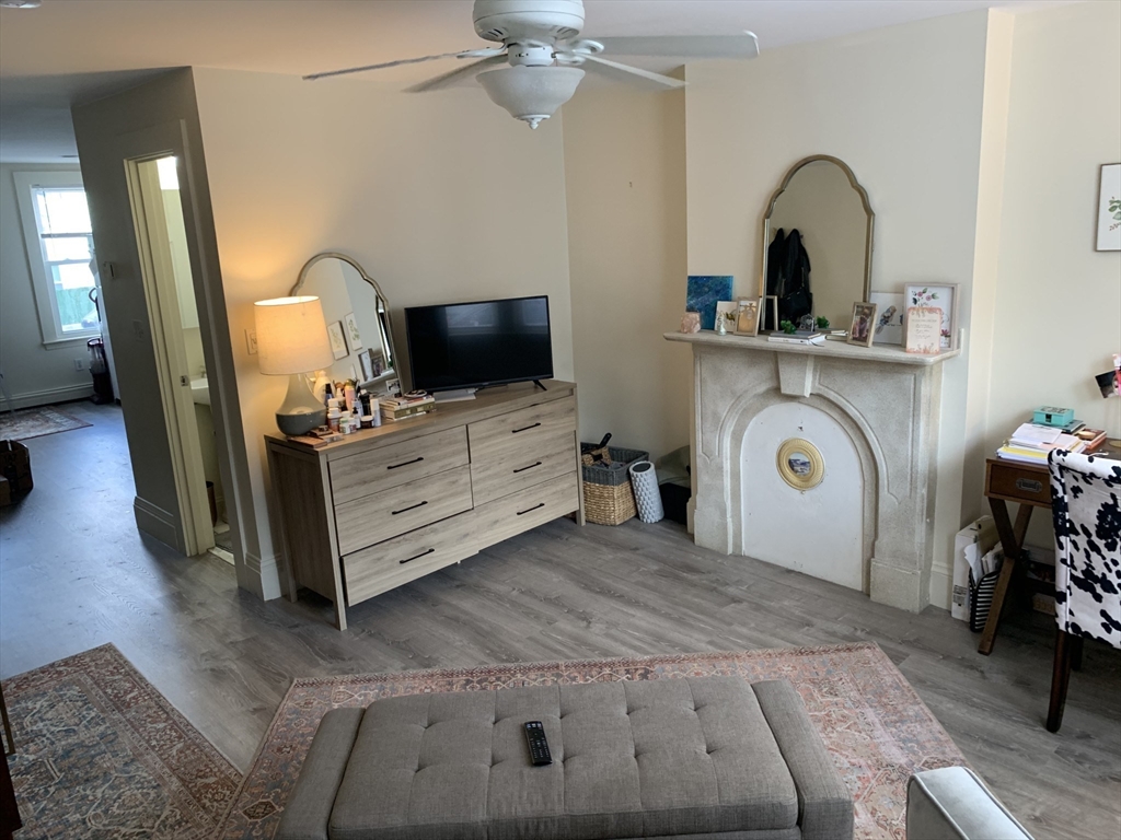 430 East 3rd Street, Boston, Massachusetts, 1 Bedroom Bedrooms, 3 Rooms Rooms,1 BathroomBathrooms,Residential Lease,For Rent,East 3rd Street,73401129