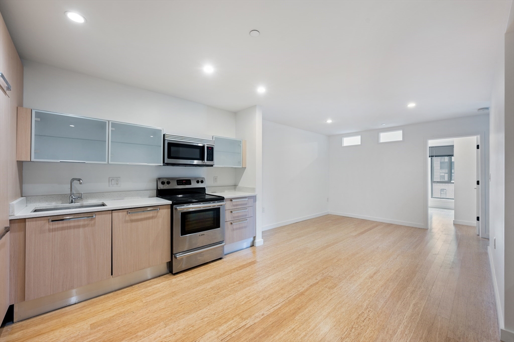 691 Massachusetts Ave, Boston, Massachusetts, 2 Bedrooms Bedrooms, 5 Rooms Rooms,1 BathroomBathrooms,Residential Lease,For Rent,Massachusetts Ave,73401641