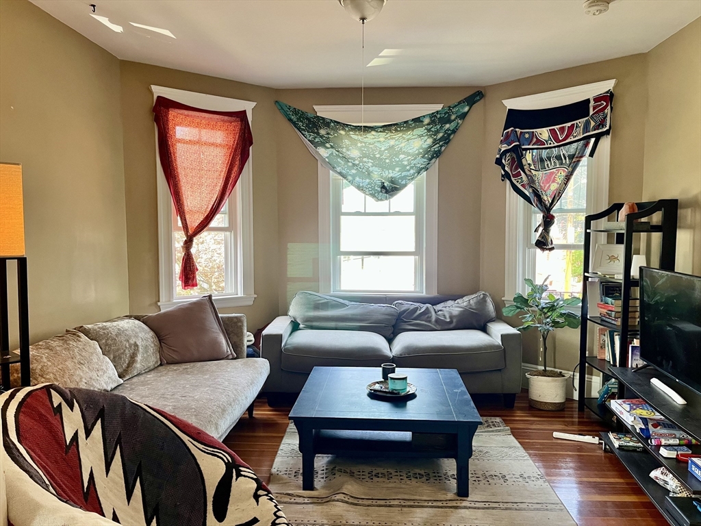 49 Marlboro St, Belmont, Massachusetts, 2 Bedrooms Bedrooms, 5 Rooms Rooms,1 BathroomBathrooms,Residential Lease,For Rent,Marlboro St,73401677