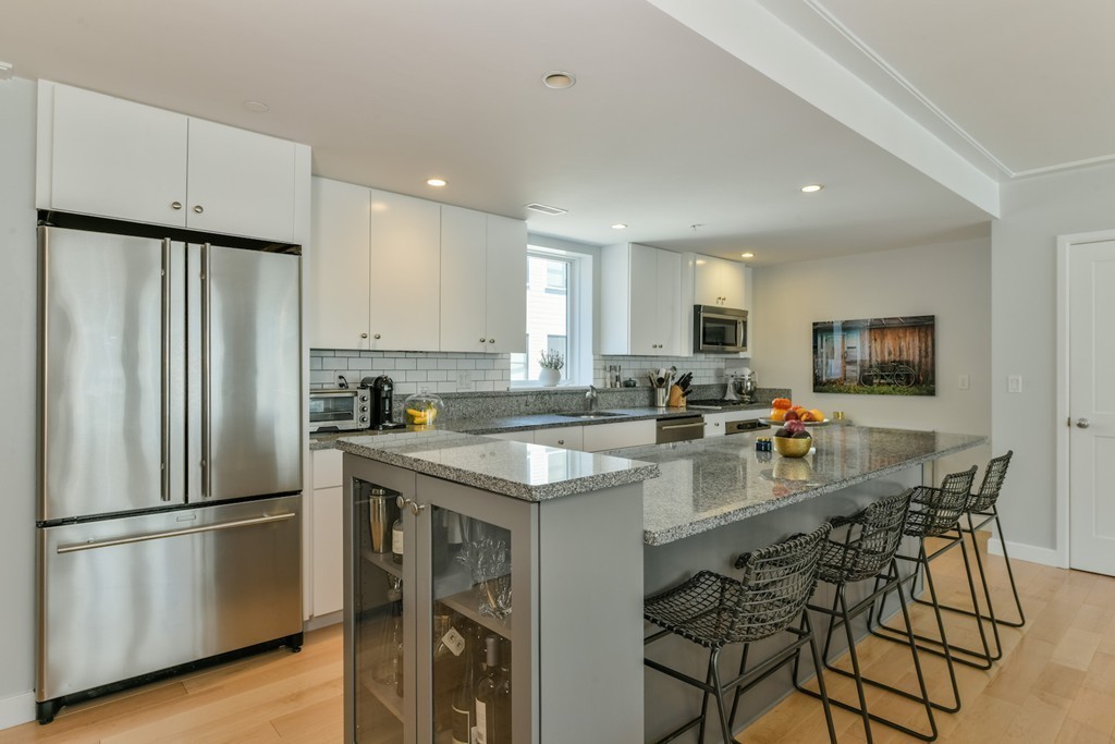 335 W Second, Boston, Massachusetts, 2 Bedrooms Bedrooms, 5 Rooms Rooms,2 BathroomsBathrooms,Residential Lease,For Rent,W Second,73401480