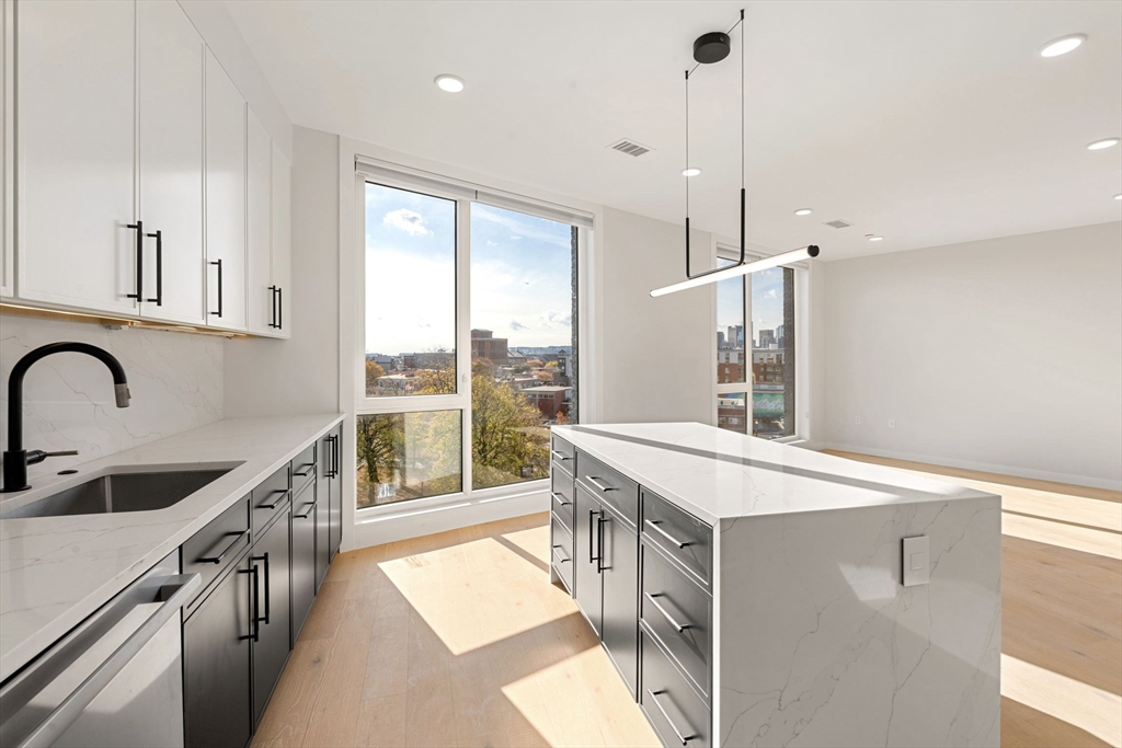 215 Border, Boston, Massachusetts, 2 Bedrooms Bedrooms, 6 Rooms Rooms,2 BathroomsBathrooms,Residential Lease,For Rent,Border,73401827