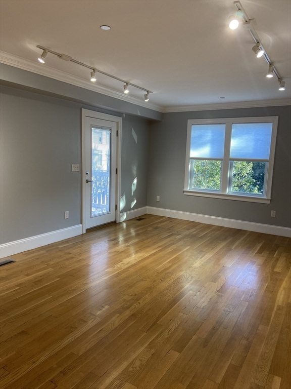 5-7 Plymouth, Cambridge, Massachusetts, 2 Bedrooms Bedrooms, 4 Rooms Rooms,2 BathroomsBathrooms,Residential Lease,For Rent,Plymouth,73402241