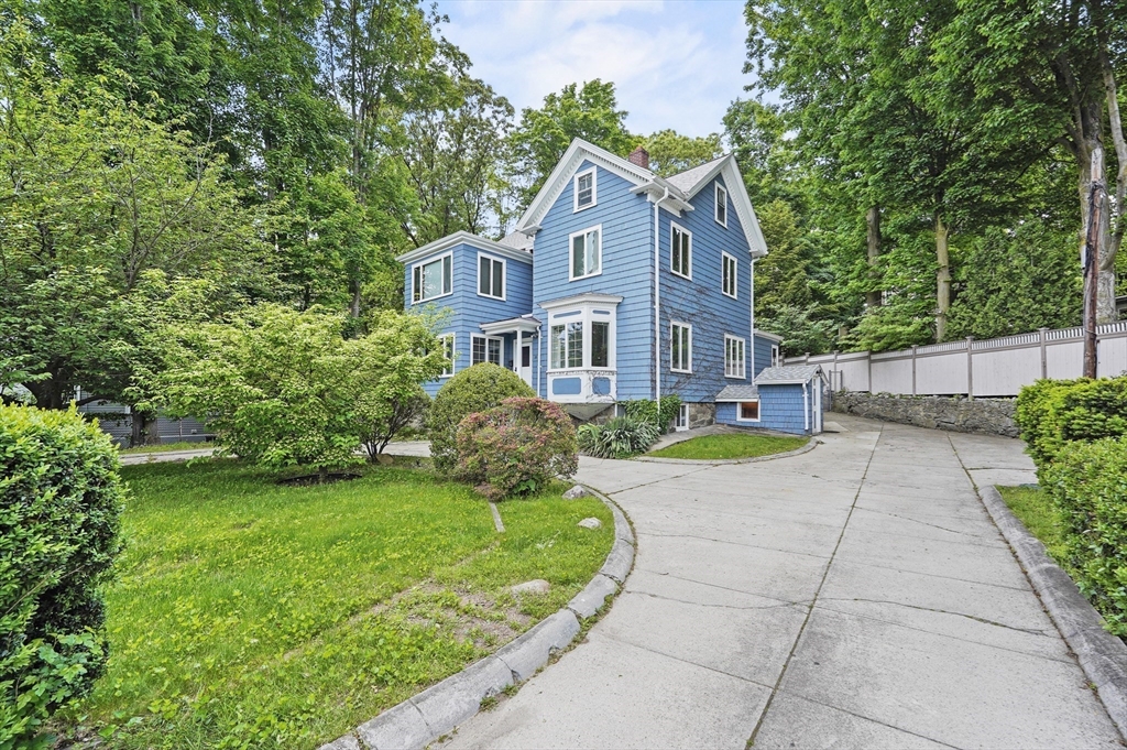 20 Willow Street, Newton, Massachusetts, 2 Bedrooms Bedrooms, 6 Rooms Rooms,1 BathroomBathrooms,Residential Lease,For Rent,Willow Street,73402789