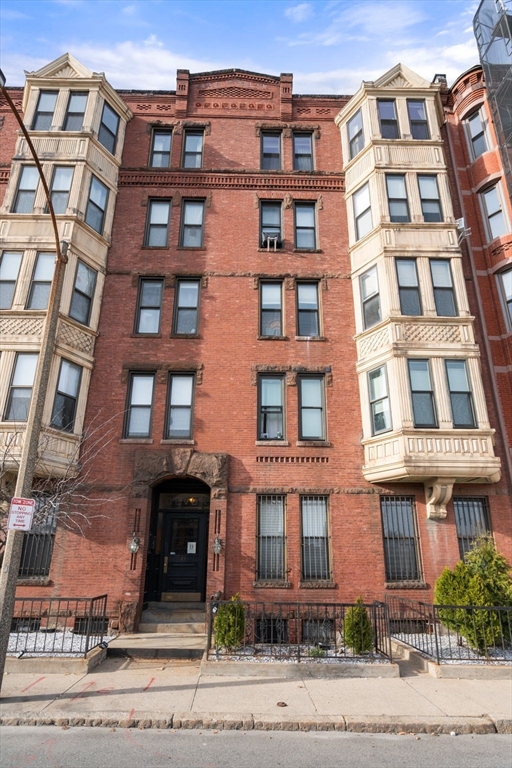 19 Cortes St, Boston, Massachusetts, 2 Bedrooms Bedrooms, 4 Rooms Rooms,1 BathroomBathrooms,Residential Lease,For Rent,Cortes St,73402826