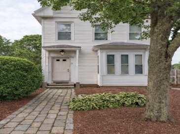 211 Court St, Plymouth, Massachusetts, 5 Bedrooms Bedrooms, 11 Rooms Rooms,2.5 BathroomsBathrooms,Residential Income,For Sale,Court St,73403070