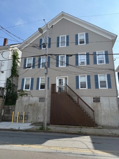 207 Rodman St, Fall River, Massachusetts, 6 Bedrooms Bedrooms, 22 Rooms Rooms,5 BathroomsBathrooms,Residential Income,For Sale,Rodman St,73403451