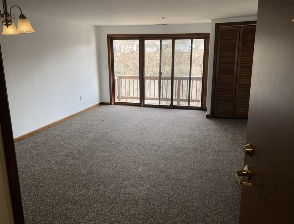 333 1st St Blvd, Lowell, Massachusetts, 2 Bedrooms Bedrooms, 4 Rooms Rooms,1 BathroomBathrooms,Residential Lease,For Rent,1st St Blvd,73403652