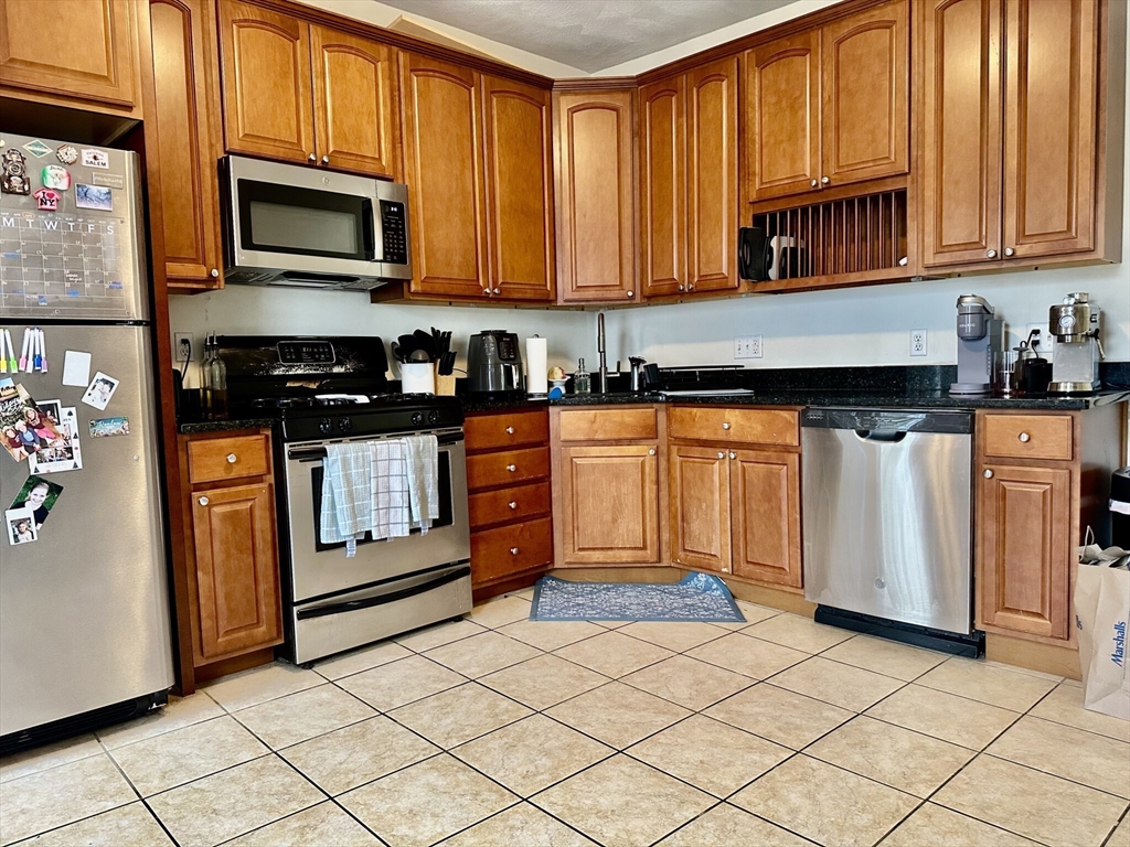 12-14 Marcella, Cambridge, Massachusetts, 3 Bedrooms Bedrooms, 5 Rooms Rooms,1 BathroomBathrooms,Residential Lease,For Rent,Marcella,73403773