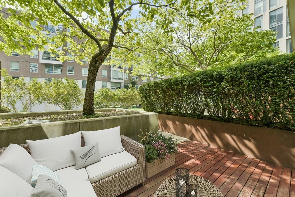 2 Earhart Street, Cambridge, Massachusetts, 2 Bedrooms Bedrooms, 4 Rooms Rooms,1.5 BathroomsBathrooms,Residential Lease,For Rent,Earhart Street,73404005