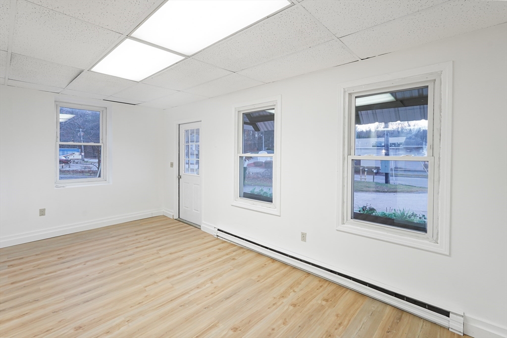 32 Worcester, Charlton, Massachusetts, ,Commercial Lease,For Rent,Worcester,73404053