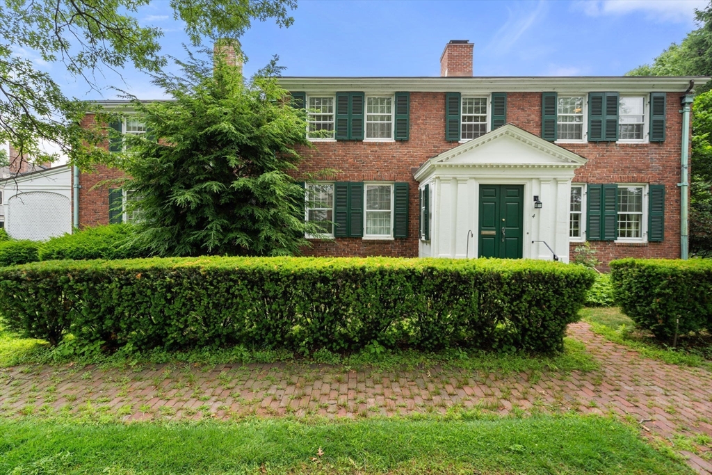 4 Gray Gardens West, Cambridge, Massachusetts, 4 Bedrooms Bedrooms, 10 Rooms Rooms,3.5 BathroomsBathrooms,Residential Lease,For Rent,Gray Gardens West,73404268