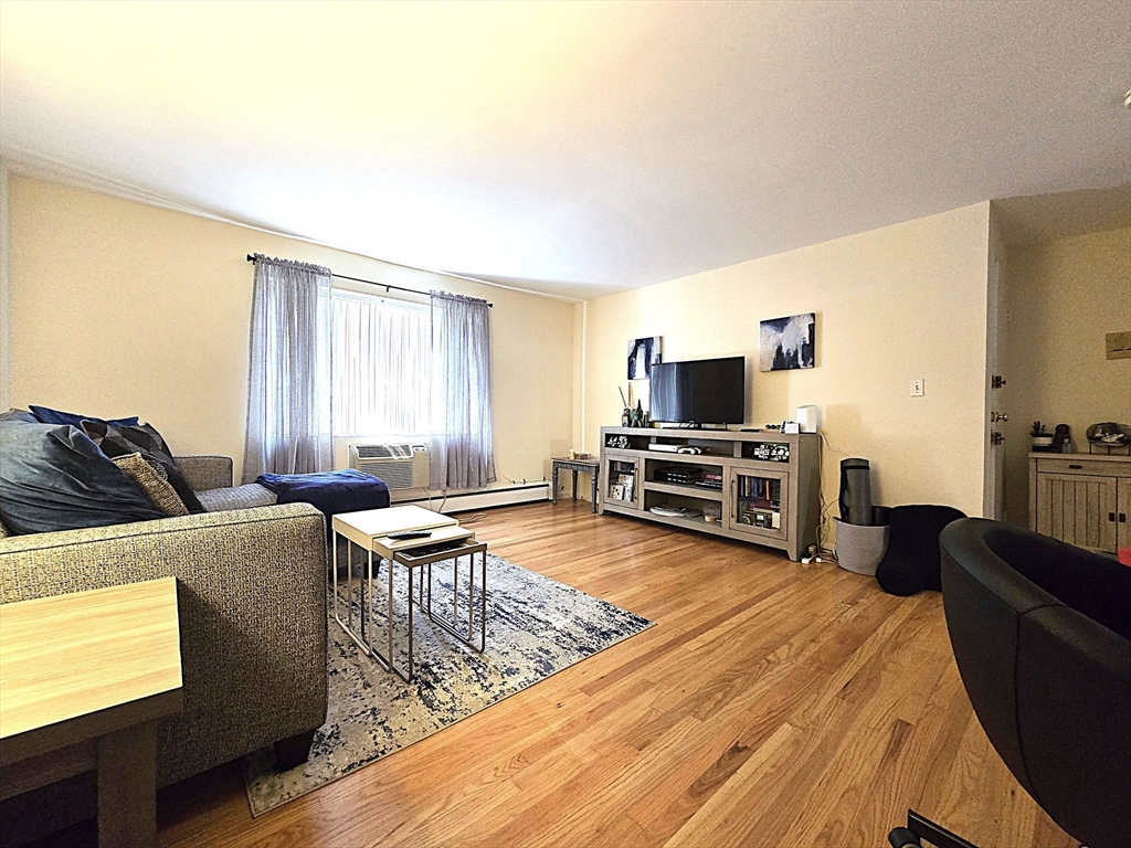 54 Bryon Road, Newton, Massachusetts, 1 Bedroom Bedrooms, 3 Rooms Rooms,1 BathroomBathrooms,Residential Lease,For Rent,Bryon Road,73404525