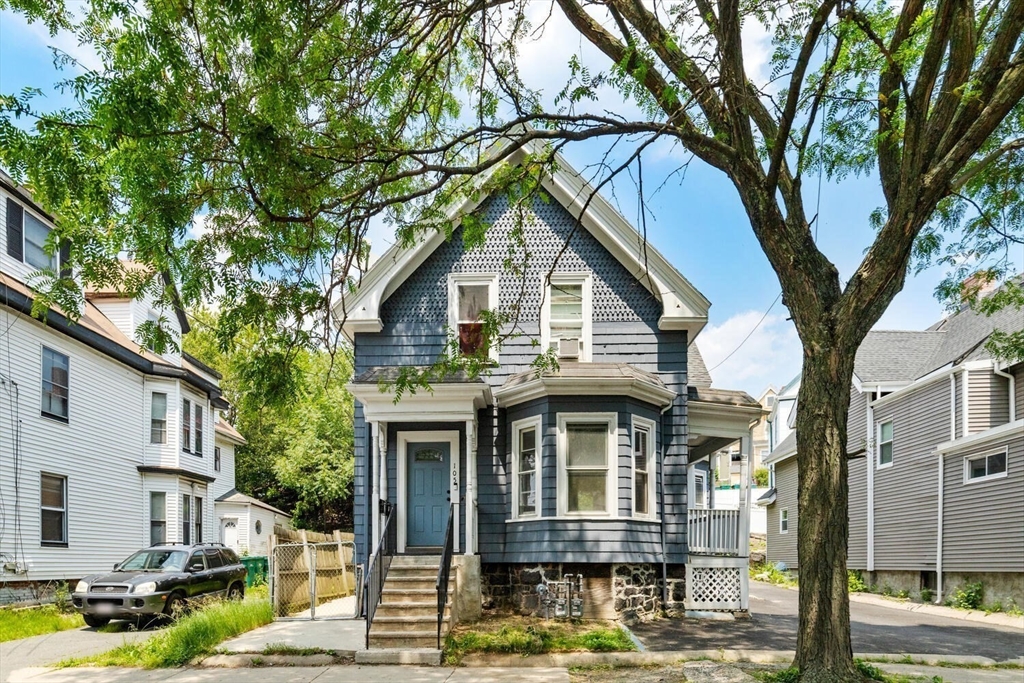 105 Lawton Ave, Lynn, Massachusetts, 4 Bedrooms Bedrooms, 11 Rooms Rooms,3 BathroomsBathrooms,Residential Income,For Sale,Lawton Ave,73404441