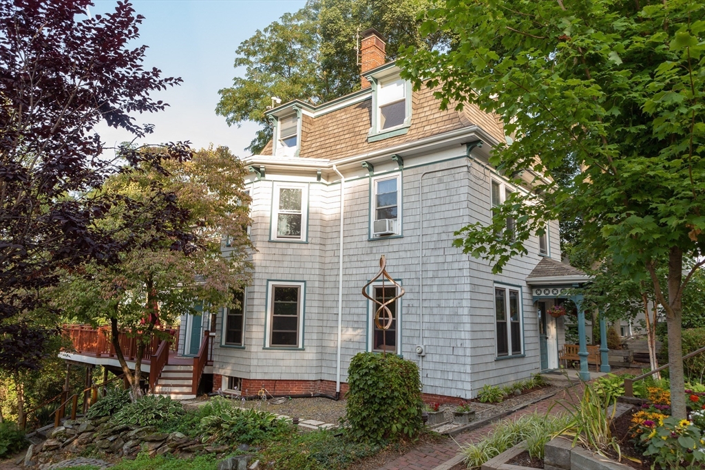 182 Palfrey Street, Watertown, Massachusetts, 3 Bedrooms Bedrooms, 12 Rooms Rooms,3 BathroomsBathrooms,Residential Lease,For Rent,Palfrey Street,73404576