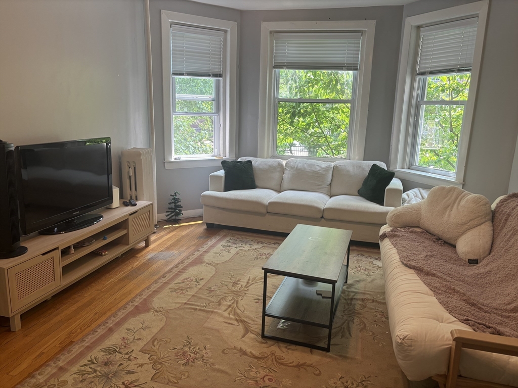 55 Thatcher Street, Brookline, Massachusetts, 2 Bedrooms Bedrooms, 5 Rooms Rooms,1 BathroomBathrooms,Residential Lease,For Rent,Thatcher Street,73404587