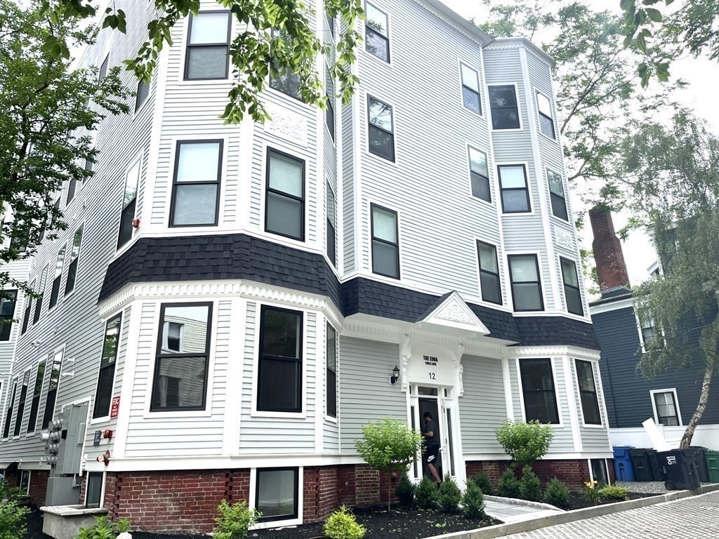 12 Arnold Cir, Cambridge, Massachusetts, 2 Bedrooms Bedrooms, 5 Rooms Rooms,2 BathroomsBathrooms,Residential Lease,For Rent,Arnold Cir,73404824