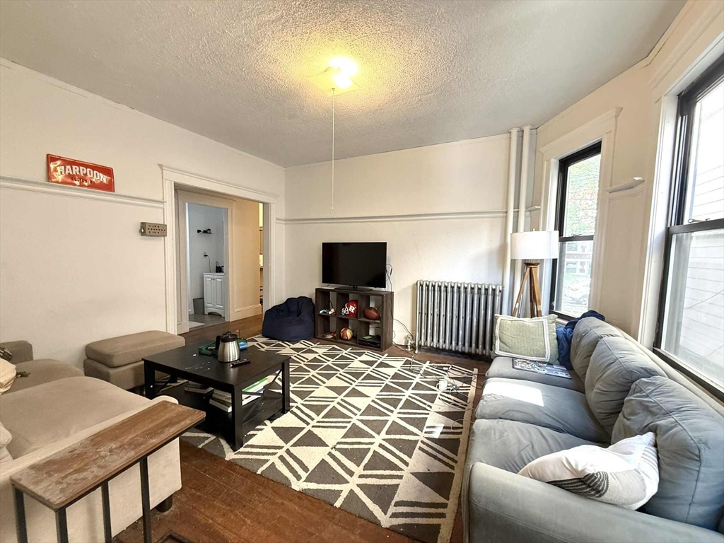 22 University Rd., Brookline, Massachusetts, 4 Bedrooms Bedrooms, 7 Rooms Rooms,2 BathroomsBathrooms,Residential Lease,For Rent,University Rd.,73404861