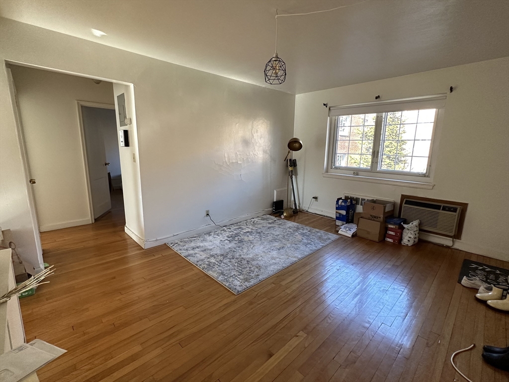 24 St. Paul Street, Brookline, Massachusetts, 2 Bedrooms Bedrooms, 4 Rooms Rooms,1 BathroomBathrooms,Residential Lease,For Rent,St. Paul Street,73404869