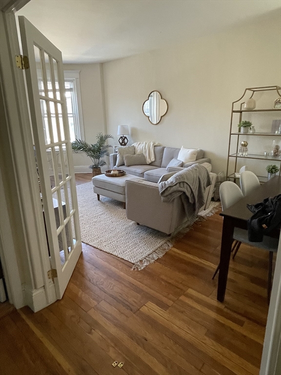 182 St. Paul St, Brookline, Massachusetts, 2 Bedrooms Bedrooms, 4 Rooms Rooms,1 BathroomBathrooms,Residential Lease,For Rent,St. Paul St,73404889