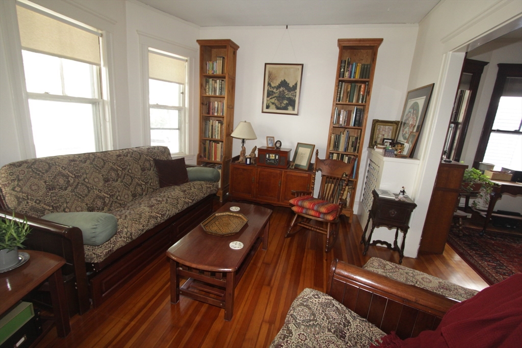 10 Whitman Street, Somerville, Massachusetts, 2 Bedrooms Bedrooms, 5 Rooms Rooms,1 BathroomBathrooms,Residential Lease,For Rent,Whitman Street,73404908