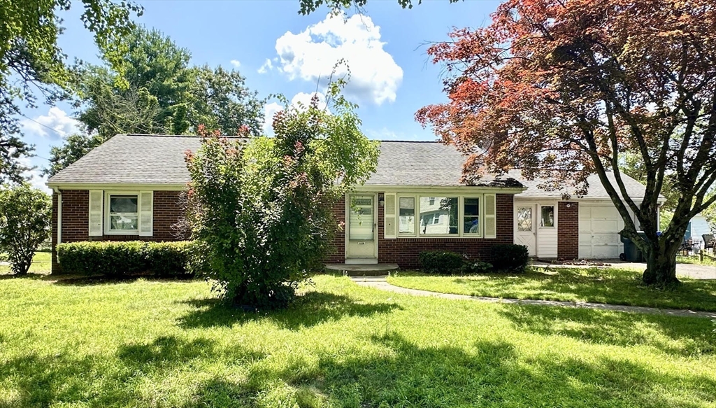 137 Carroll St, Springfield, Massachusetts, 3 Bedrooms Bedrooms, 6 Rooms Rooms,2 BathroomsBathrooms,Residential,For Sale,Carroll St,73360034