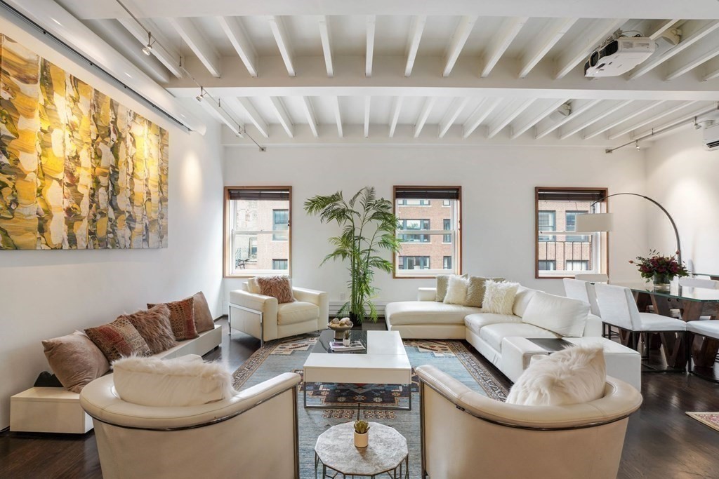 132 Commonwealth Ave, Boston, Massachusetts, 2 Bedrooms Bedrooms, 4 Rooms Rooms,2 BathroomsBathrooms,Residential Lease,For Rent,Commonwealth Ave,73405981