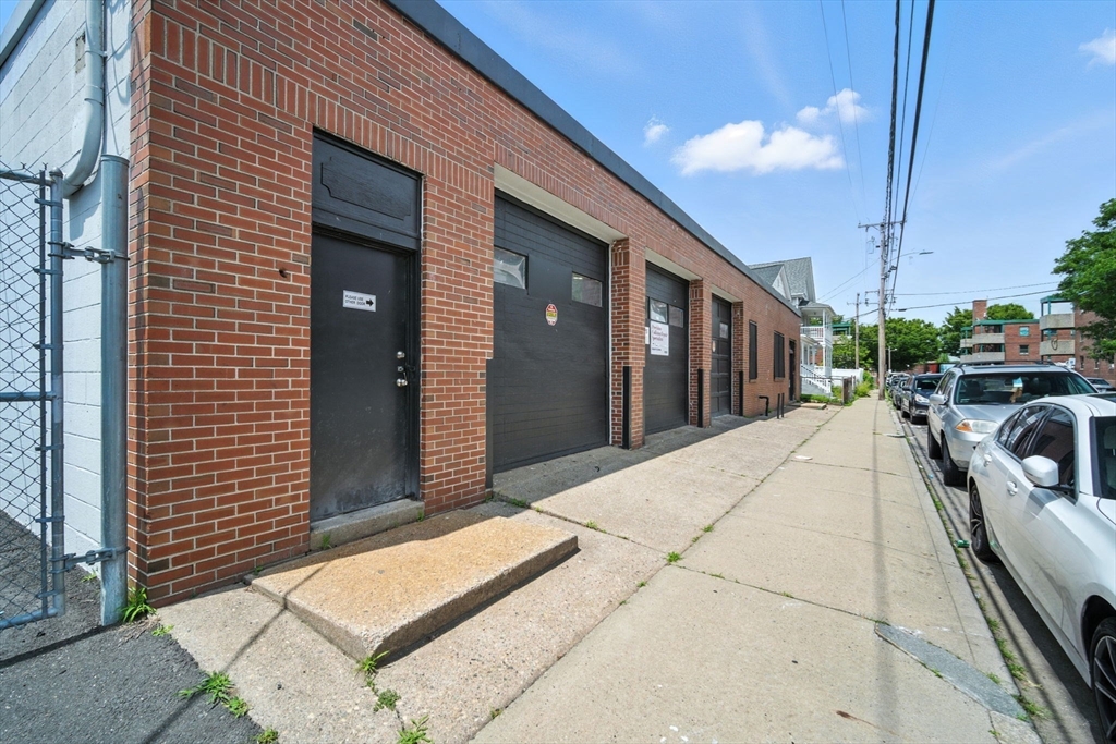 41 N Summer St, Holyoke, Massachusetts, ,Commercial Sale,For Sale,N Summer St,73406275
