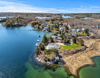 62 Crafts Road, Gloucester, Massachusetts, 5 Bedrooms Bedrooms, 10 Rooms Rooms,2.5 BathroomsBathrooms,Residential Lease,For Rent,Crafts Road,73406471