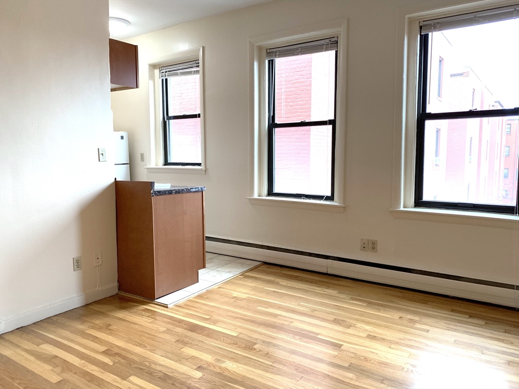 1246 Commonwealth Ave, Boston, Massachusetts, 1 Bedroom Bedrooms, 4 Rooms Rooms,1 BathroomBathrooms,Residential Lease,For Rent,Commonwealth Ave,73406594