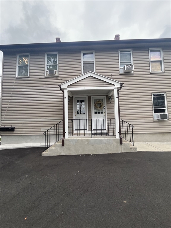 57 Wright St, Stoneham, Massachusetts, 2 Bedrooms Bedrooms, 4 Rooms Rooms,1 BathroomBathrooms,Residential Lease,For Rent,Wright St,73407077