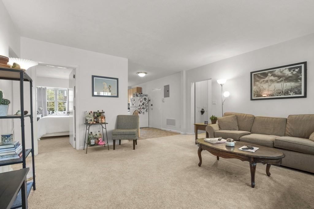 165 Lake Shore Rd, Boston, Massachusetts, 3 Bedrooms Bedrooms, 5 Rooms Rooms,2 BathroomsBathrooms,Residential Lease,For Rent,Lake Shore Rd,73407145