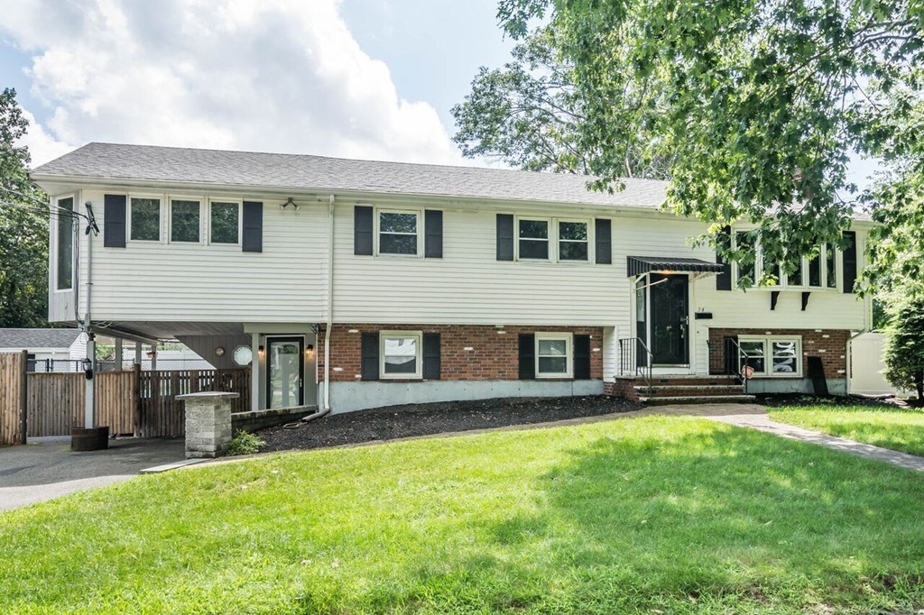 54 Michael Dr, Brockton, Massachusetts, 4 Bedrooms Bedrooms, 10 Rooms Rooms,2 BathroomsBathrooms,Residential,For Sale,Michael Dr,73346016