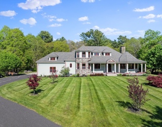 545 Hixville Road, Dartmouth, Massachusetts, 3 Bedrooms Bedrooms, 9 Rooms Rooms,3 BathroomsBathrooms,Residential,For Sale,Hixville Road,73379807