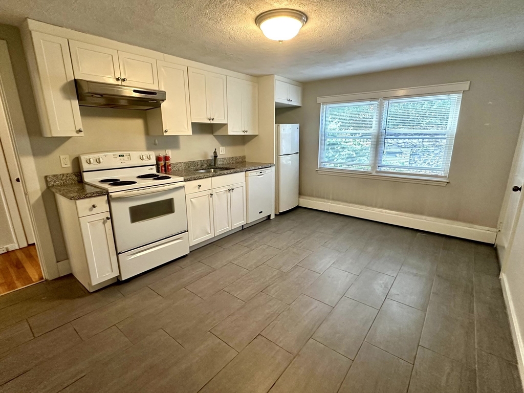 17 Aldrich Rd, Watertown, Massachusetts, 2 Bedrooms Bedrooms, 5 Rooms Rooms,1 BathroomBathrooms,Residential Lease,For Rent,Aldrich Rd,73407952