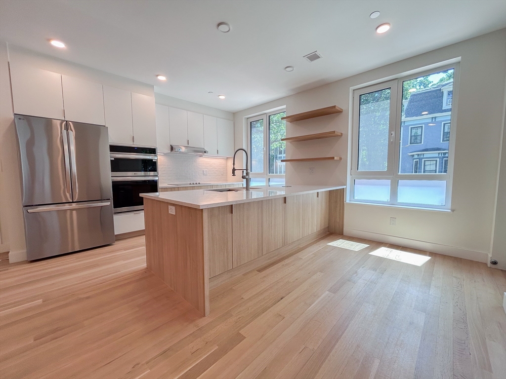 213 Harvard Street, Cambridge, Massachusetts, 3 Bedrooms Bedrooms, 6 Rooms Rooms,2 BathroomsBathrooms,Residential Lease,For Rent,Harvard Street,73408002