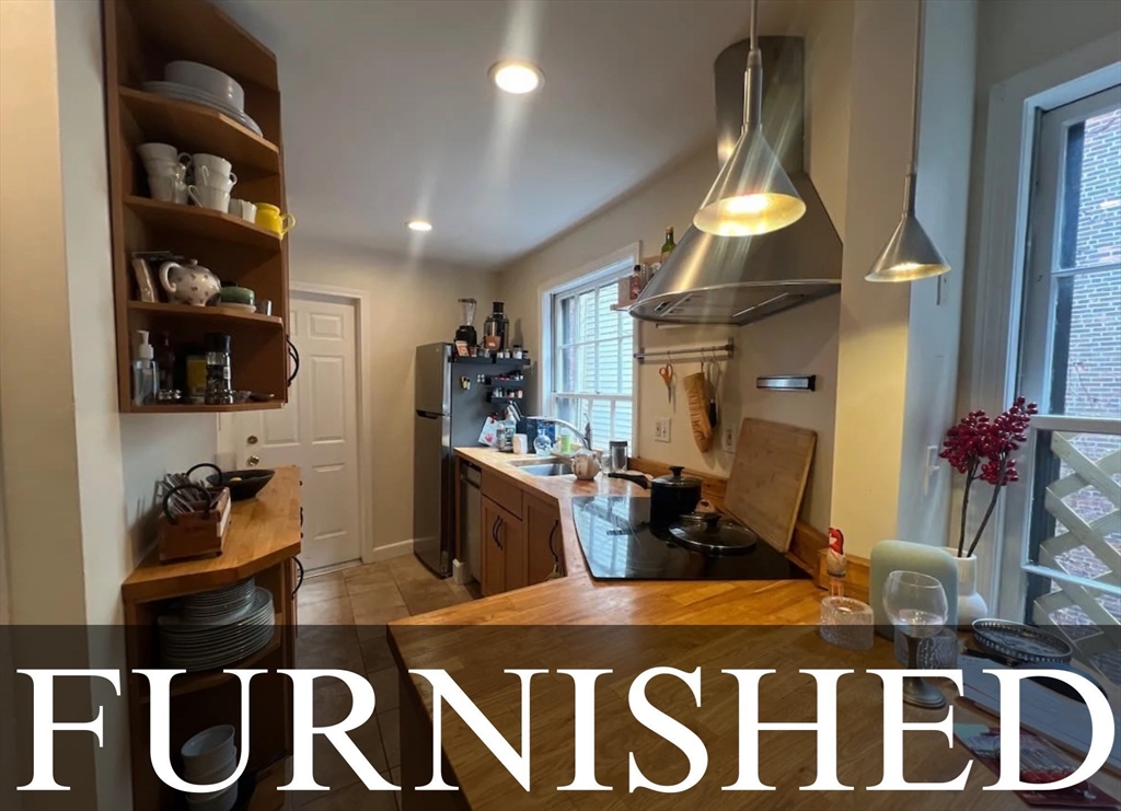 61 W Cedar Street, Boston, Massachusetts, 2 Bedrooms Bedrooms, 3 Rooms Rooms,1 BathroomBathrooms,Residential Lease,For Rent,W Cedar Street,73408011