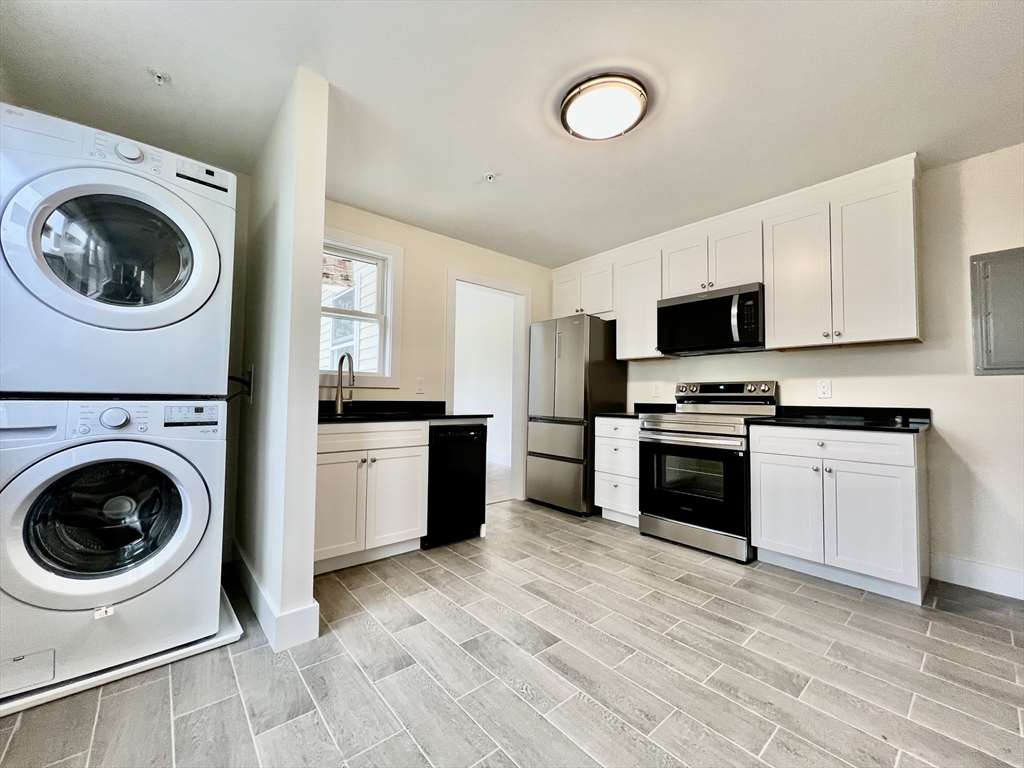 13 Dalby St, Newton, Massachusetts, 2 Bedrooms Bedrooms, 6 Rooms Rooms,1.5 BathroomsBathrooms,Residential Lease,For Rent,Dalby St,73408021