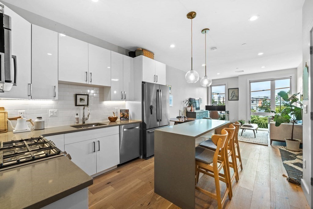 420 W Broadway, Boston, Massachusetts, 2 Rooms Rooms,1 BathroomBathrooms,Residential Lease,For Rent,W Broadway,73392948