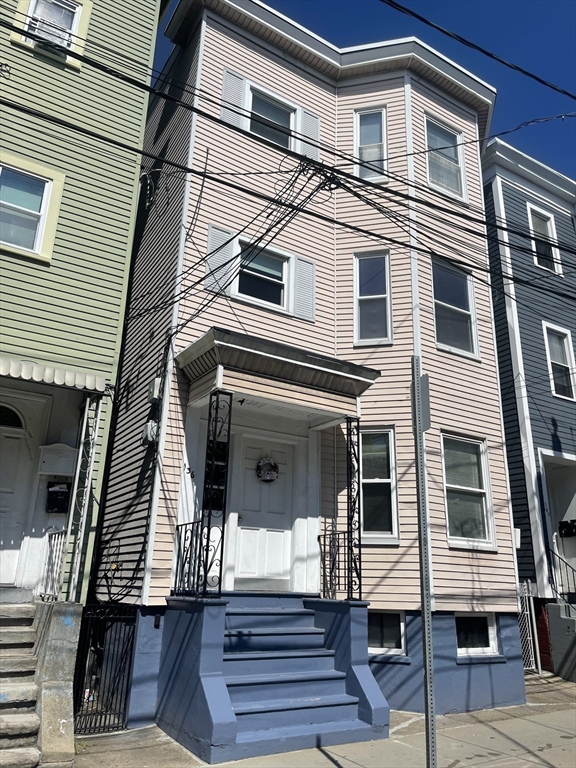 136 Saratoga St, Boston, Massachusetts, 2 Bedrooms Bedrooms, 6 Rooms Rooms,1 BathroomBathrooms,Residential Lease,For Rent,Saratoga St,73408509