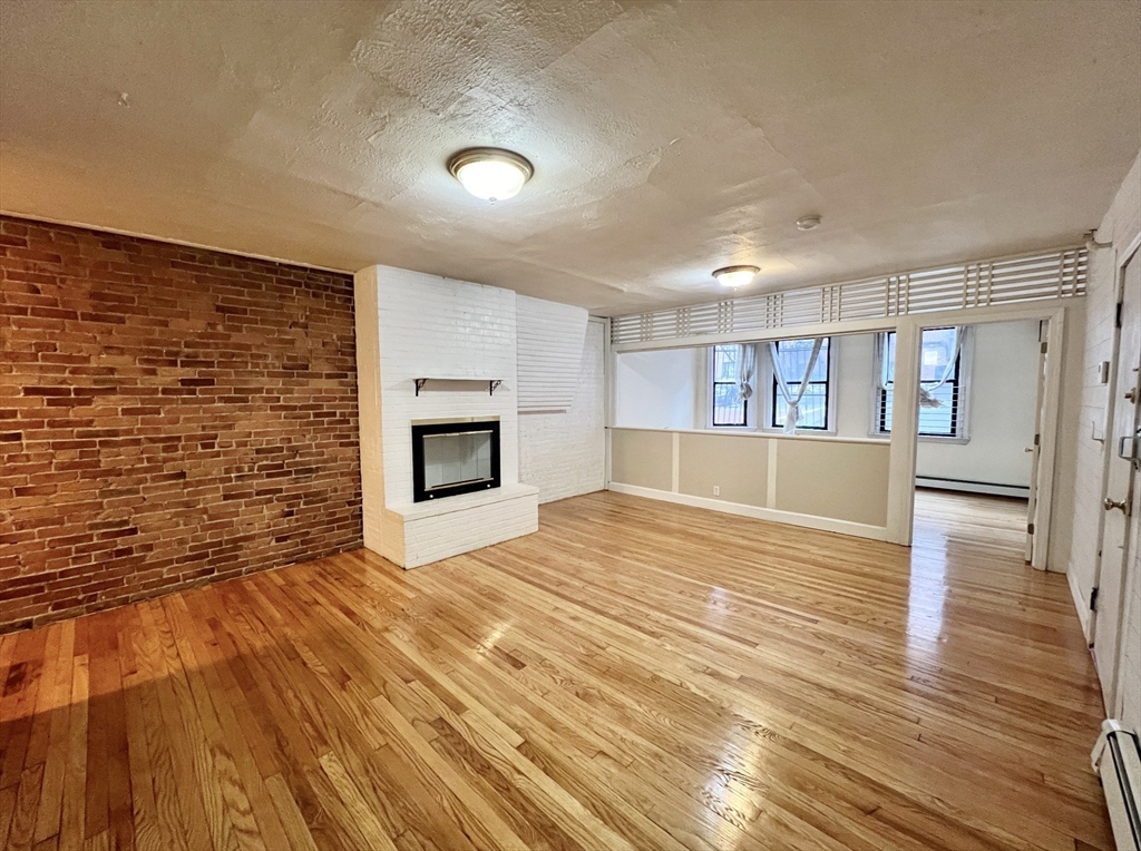 337 Beacon Street, Boston, Massachusetts, 1 Bedroom Bedrooms, 4 Rooms Rooms,1 BathroomBathrooms,Residential Lease,For Rent,Beacon Street,73408671