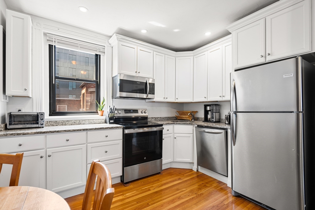 107 Jersey St, Boston, Massachusetts, 2 Bedrooms Bedrooms, 5 Rooms Rooms,1 BathroomBathrooms,Residential Lease,For Rent,Jersey St,73408747