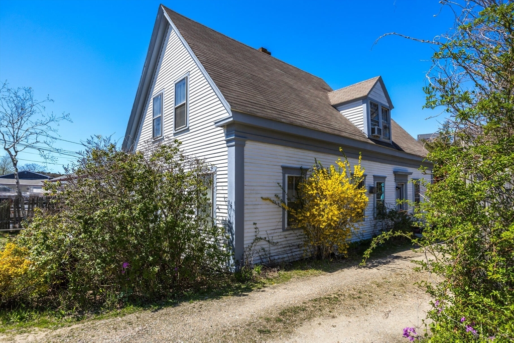 37 D Court Street, Provincetown, Massachusetts, 3 Bedrooms Bedrooms, 6 Rooms Rooms,3 BathroomsBathrooms,Residential,For Sale,Court Street,73383281