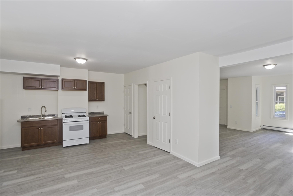 22-22 Highland Ave, Northampton, Massachusetts, 3 Bedrooms Bedrooms, 5 Rooms Rooms,1.5 BathroomsBathrooms,Residential Lease,For Rent,Highland Ave,73408925