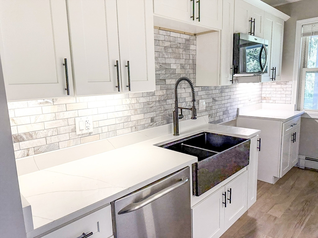 1132 W Boylston St, Worcester, Massachusetts, 3 Bedrooms Bedrooms, 7 Rooms Rooms,1 BathroomBathrooms,Residential Lease,For Rent,W Boylston St,73409000