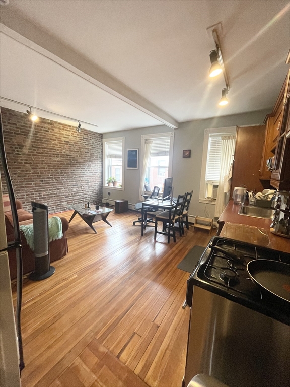 59 Myrtle Street, Boston, Massachusetts, 1 Bedroom Bedrooms, 3 Rooms Rooms,1 BathroomBathrooms,Residential Lease,For Rent,Myrtle Street,73409032