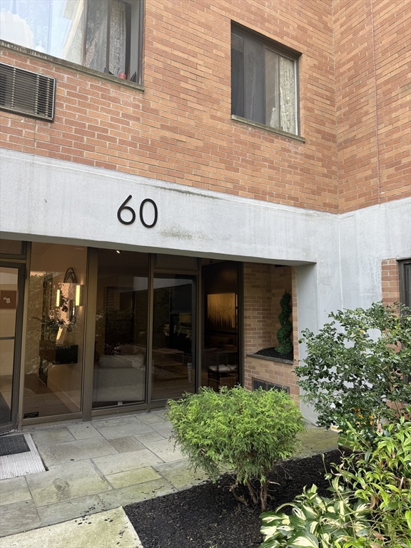 60 Pleasant St, Arlington, Massachusetts, 1 Bedroom Bedrooms, 3 Rooms Rooms,1 BathroomBathrooms,Residential Lease,For Rent,Pleasant St,73409020