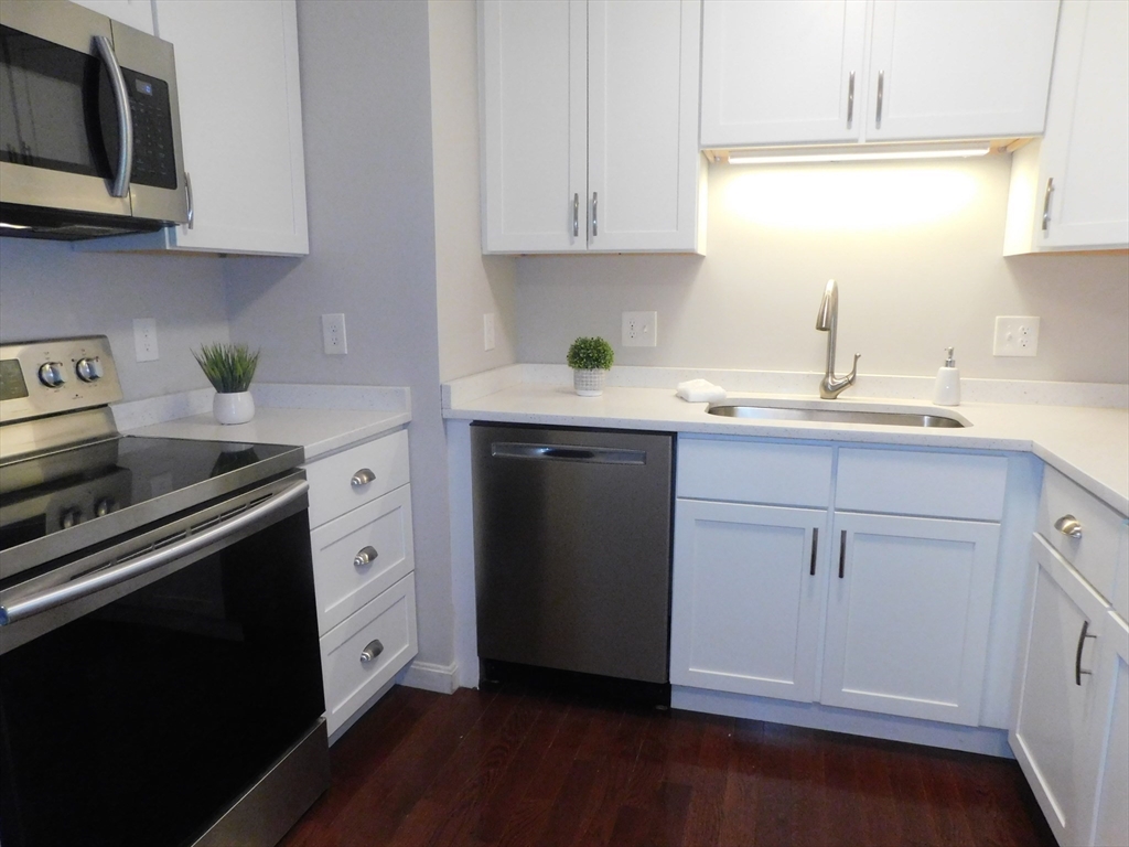 780 Willard St., Quincy, Massachusetts, 2 Bedrooms Bedrooms, 4 Rooms Rooms,1 BathroomBathrooms,Residential Lease,For Rent,Willard St.,73409706