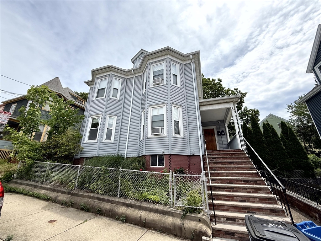 79 Glenwood Rd, Somerville, Massachusetts, 2 Bedrooms Bedrooms, 5 Rooms Rooms,1 BathroomBathrooms,Residential Lease,For Rent,Glenwood Rd,73409788